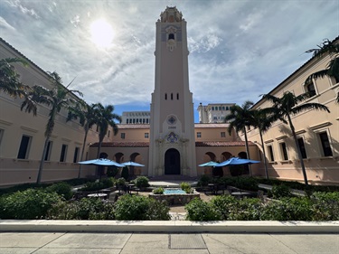 Sunken-Garden-Courtyard-Front-View